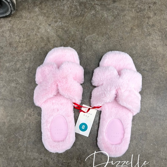 Pink Fluffy Slippers 🎀🫧 - Picture 6 of 6